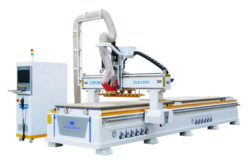 CNC-роутер с автоматической сменой инструмента