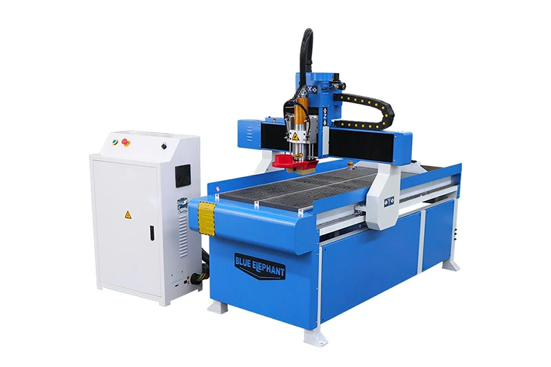CNC-роутер с автоматической сменой инструмента